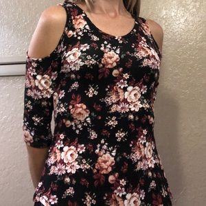 Women’s floral cold shoulder top size Small
